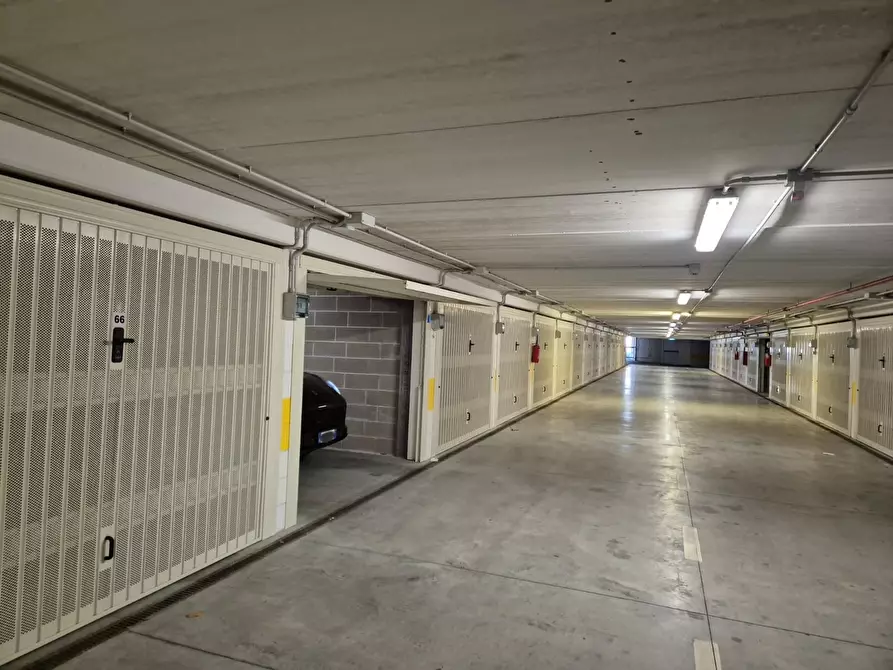 Immagine 1 di Garage in vendita  in Piazza della Stazione 6E a Sestri Levante