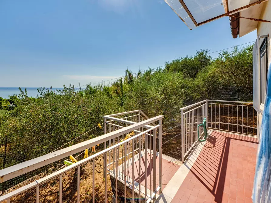 Immagine 1 di Casa indipendente in vendita  in Via Tedisio 133 a Lavagna