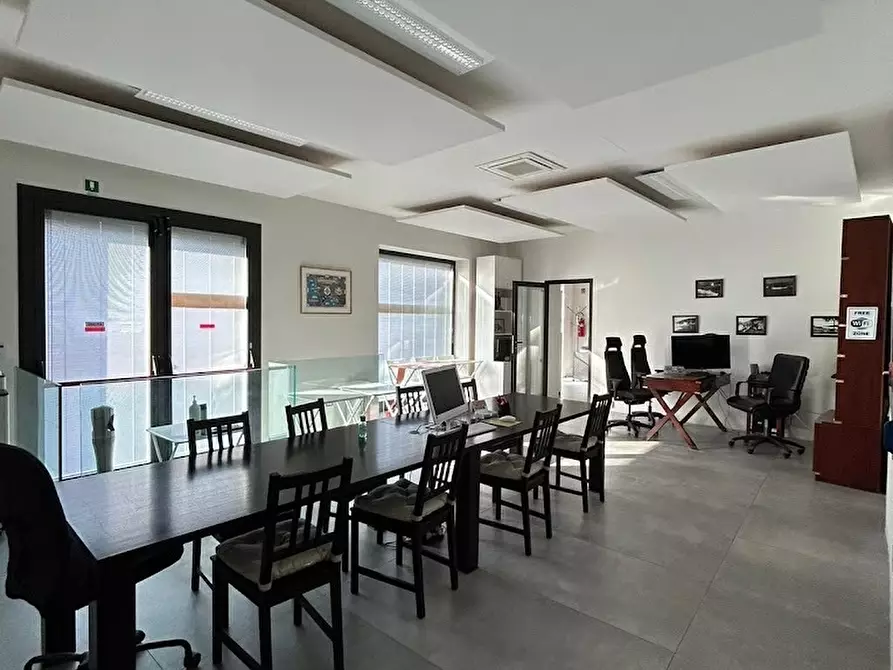 Immagine 2 di Locale commerciale in vendita  in Via Nazionale 187 a Sestri Levante