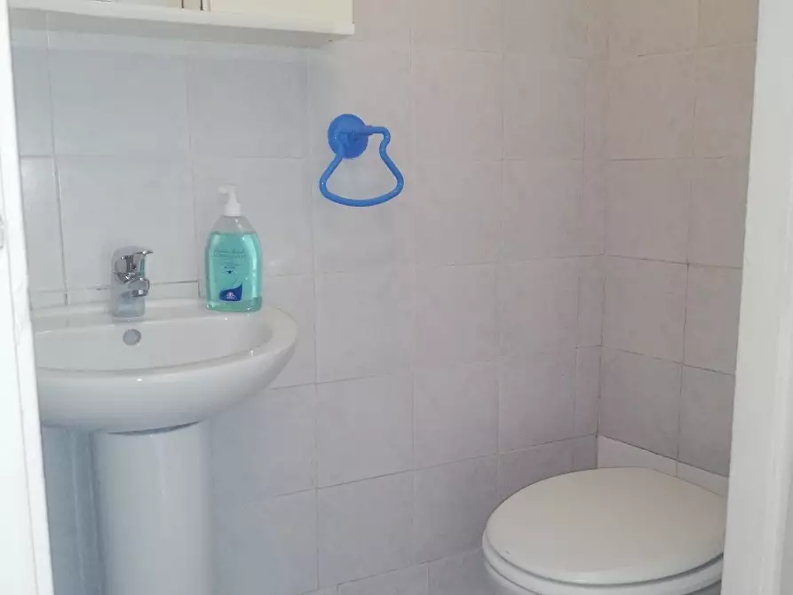 Immagine 10 di Bilocale in vendita  in Via Giuseppe Garibaldi 32 a Sestri Levante