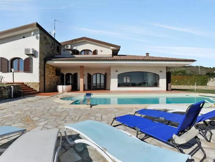 Immagine 5 di Villa in affitto  a Livorno