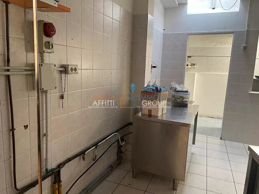 Immagine 41 di Locale commerciale in affitto  in Via Democrazia 64 a Massa