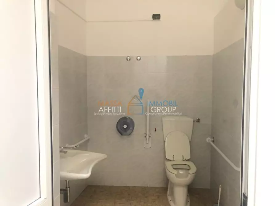 Immagine 14 di Ufficio in affitto  in Via Democrazia 7 a Massa