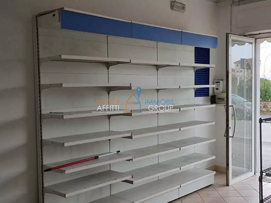 Immagine 5 di Locale commerciale in affitto  in Via Ricortola 214 a Massa