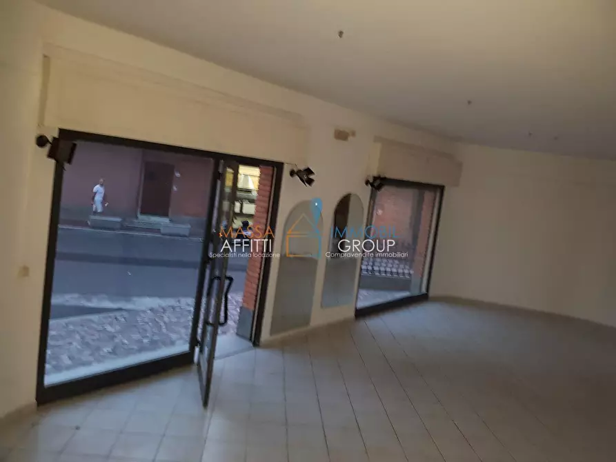 Immagine 4 di Locale commerciale in affitto  in Via Don Minzoni 10 a Massa