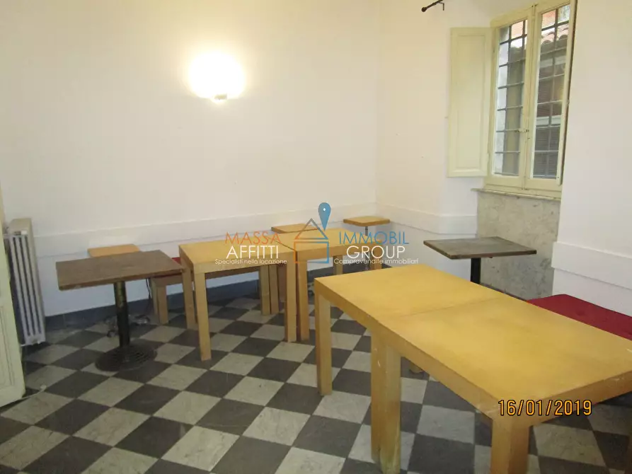 Immagine 6 di Locale commerciale in affitto  in Piazza Duomo 3 a Massa