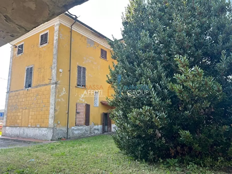 Immagine 2 di Villetta a schiera in vendita  in Via Pietro Pellegrini 17 a Massa