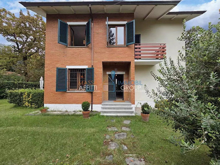 Immagine 1 di Villa in vendita  in Via dei Fortini 75 a Massa