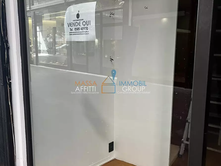 Immagine 8 di Locale commerciale in vendita  in Via Poggiolo 8 a Massa