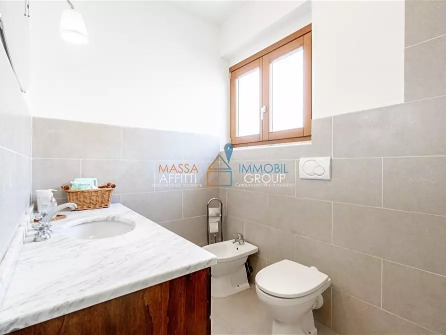 Immagine 11 di Porzione di casa in vendita  in Viale Marina 114 a Montignoso