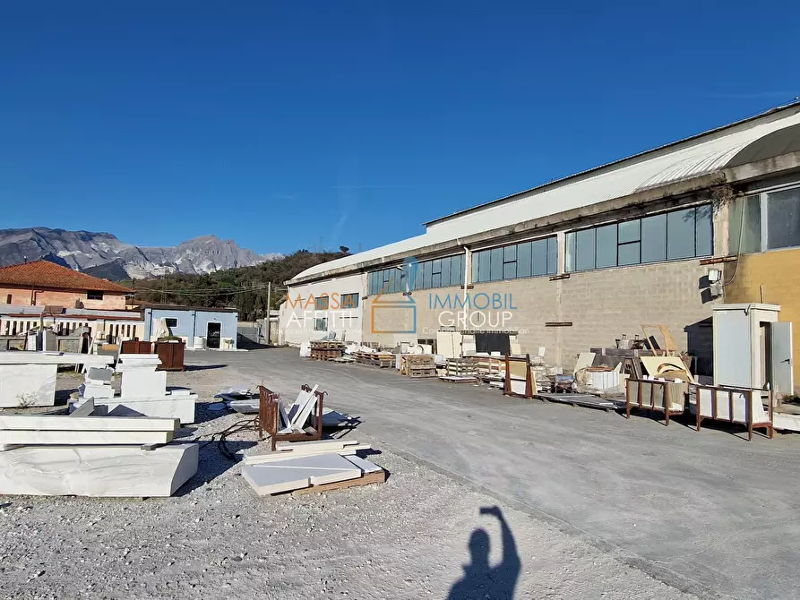 Immagine 1 di Attività artigianale in vendita  in Via San Colombano 31F a Massa