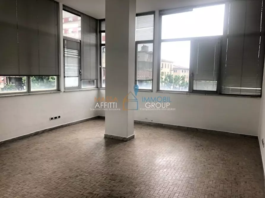 Immagine 33 di Ufficio in affitto  in Via Democrazia 7 a Massa