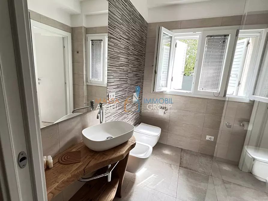 Immagine 35 di Quadrilocale in vendita  in Via Cateratte 81 a Montignoso