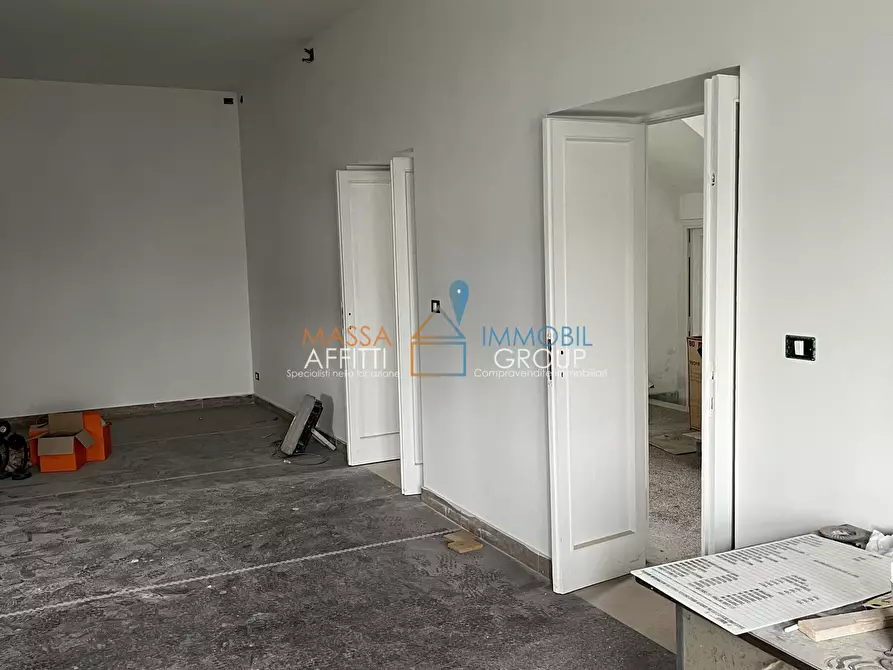 Immagine 2 di Villa in vendita  in Strada Statale 1 108 a Massa