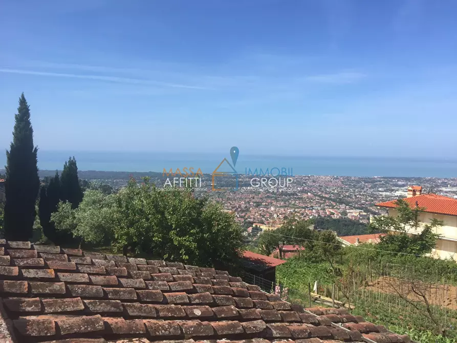Immagine 3 di Villa in vendita  in Via dei Colli 88 a Massa