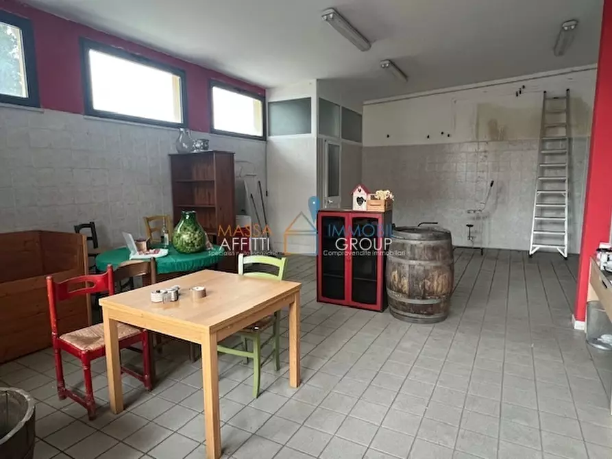 Immagine 4 di Locale commerciale in affitto  in Via del Papino 15 a Massa