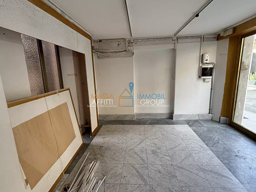 Immagine 12 di Attività commerciale in vendita  in Piazza Aranci 13 a Massa