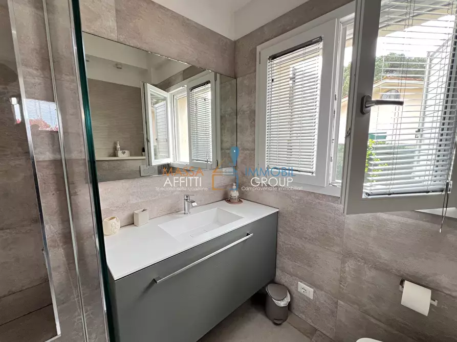 Immagine 45 di Quadrilocale in vendita  in Via Cateratte 81 a Montignoso