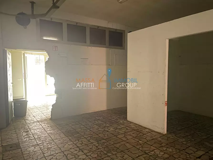 Immagine 9 di Locale commerciale in vendita  in Piazza Giordano Bruno 18 a Pietrasanta