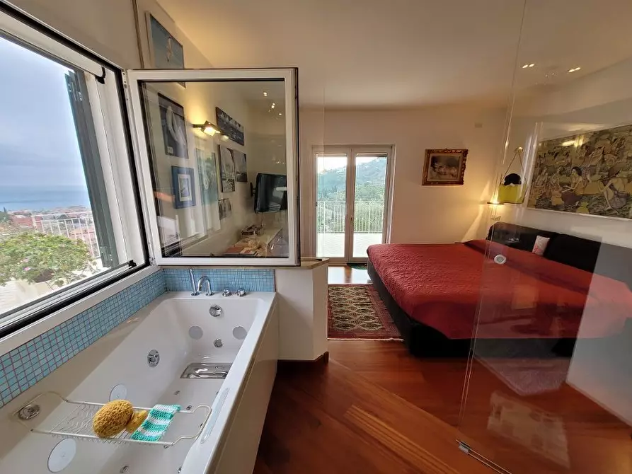 Immagine 41 di Villa in vendita  in via Neghelli 145 a Alassio