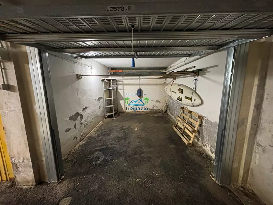 Immagine 2 di Garage in vendita  in via aurelia 68 a Andora