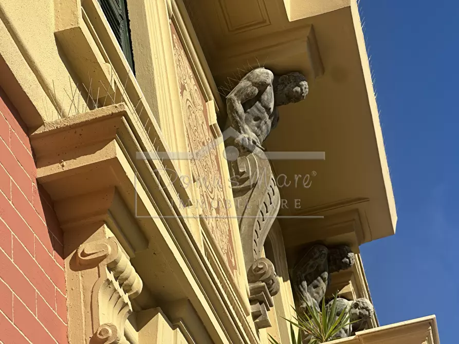 Immagine 1 di Pentalocale in vendita  in Via Beato Ottaviano 4 a Savona