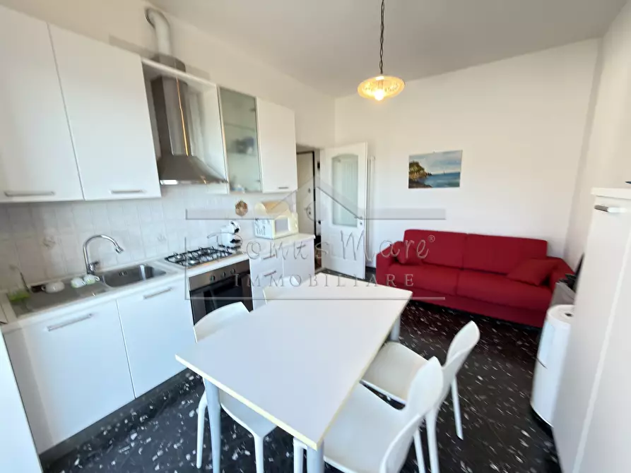 Immagine 10 di Bilocale in vendita  in Vico delle Stelle 29 a Savona