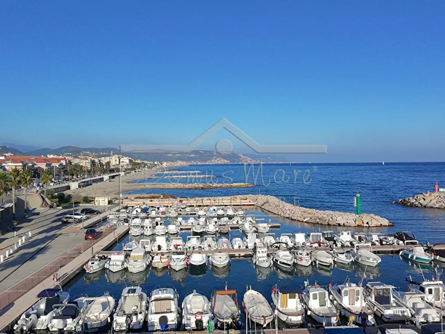 Immagine 3 di Trilocale in vendita  in Via Aurelia 20 a Loano