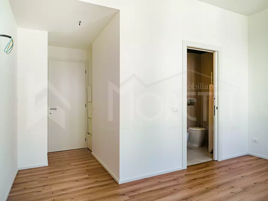 Immagine 49 di Pentalocale in vendita  in Via Costanzo Ebat a Livorno