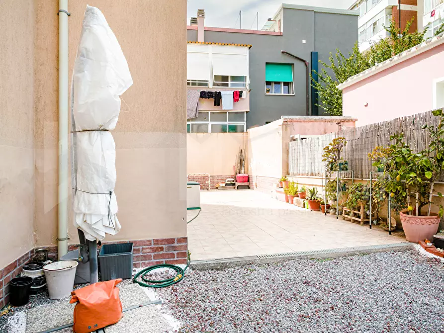 Immagine 8 di Pentalocale in vendita  in Via dell'Alloro a Livorno