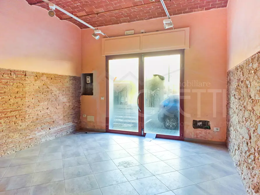 Immagine 5 di Locale commerciale in affitto  in Via Roma a Collesalvetti