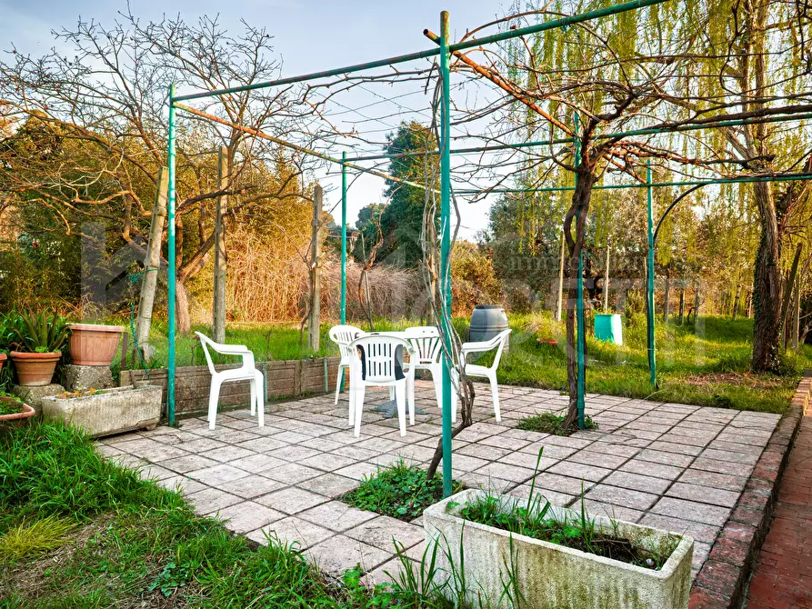 Immagine 13 di Magazzino in vendita  in Via delle Sorgenti a Livorno