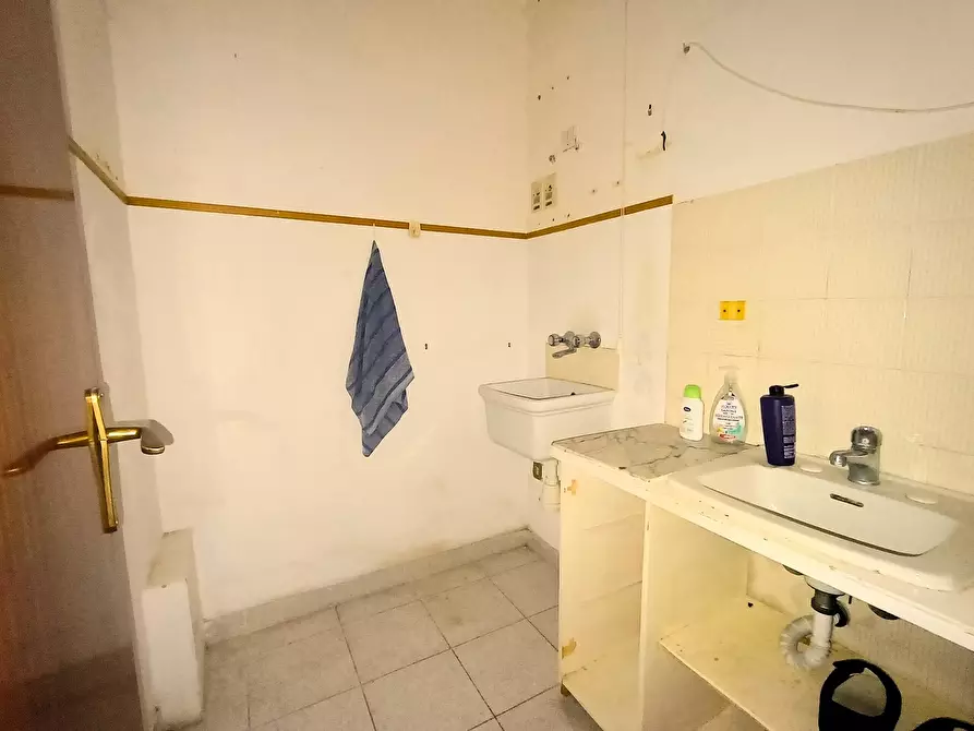 Immagine 15 di Pentalocale in vendita  in Via Ludovico Antonio Muratori a Livorno
