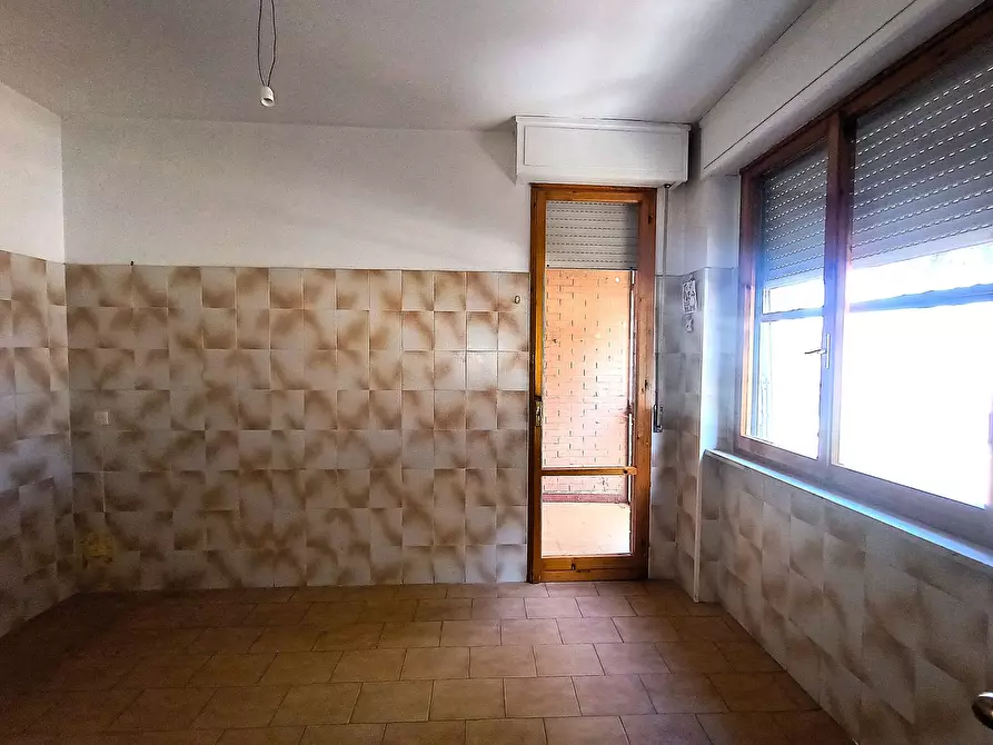Immagine 9 di Pentalocale in vendita  in Via Ludovico Antonio Muratori a Livorno