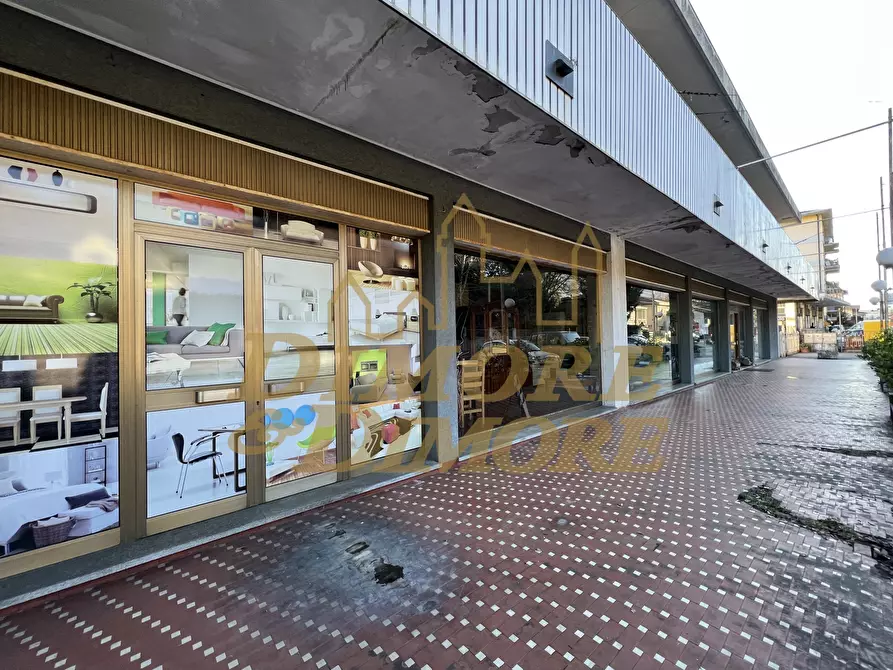 Immagine 5 di Locale commerciale in vendita  in Via Battaglia San Martino 72 a Cuveglio