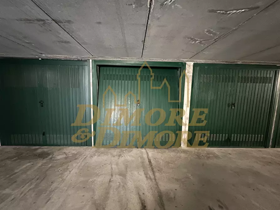 Immagine 3 di Garage in vendita  in Via Gualtiero Berti 18 a Maccagno Con Pino E Veddasca