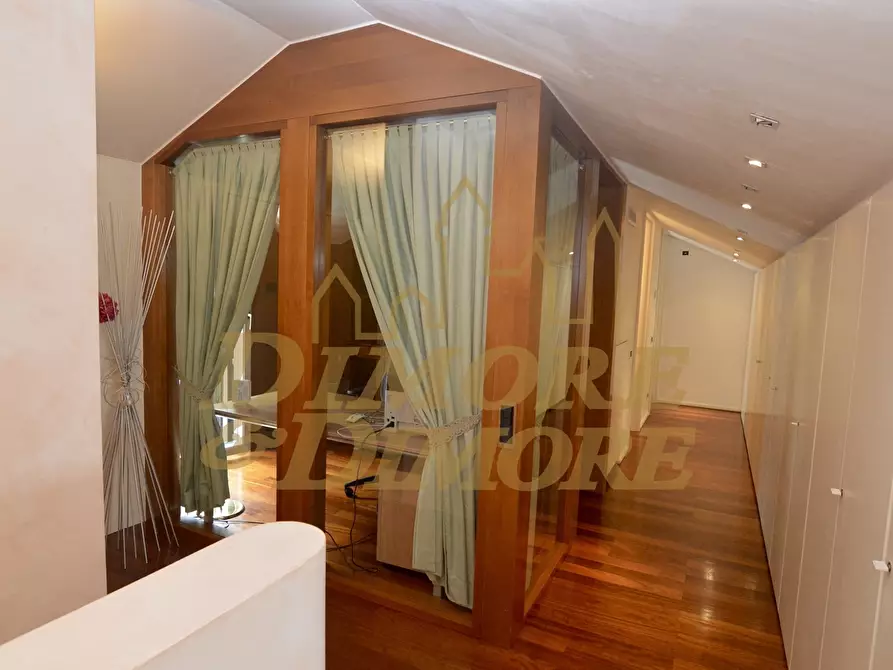 Immagine 55 di Villa in vendita  a Ranco