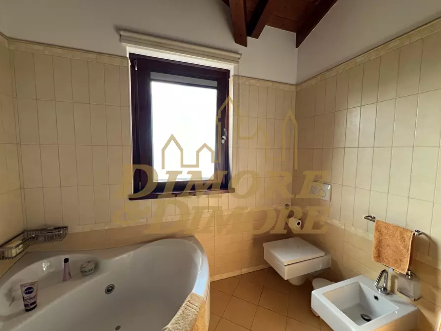 Immagine 23 di Quadrilocale in vendita  a Maccagno Con Pino E Veddasca