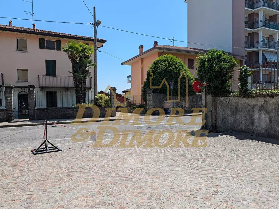 Immagine 2 di Ufficio in vendita  a Angera