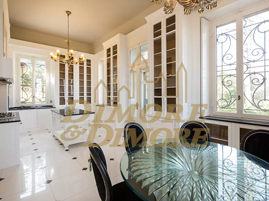 Immagine 13 di Villa in vendita  in via giuseppe verdi 5 a Stresa