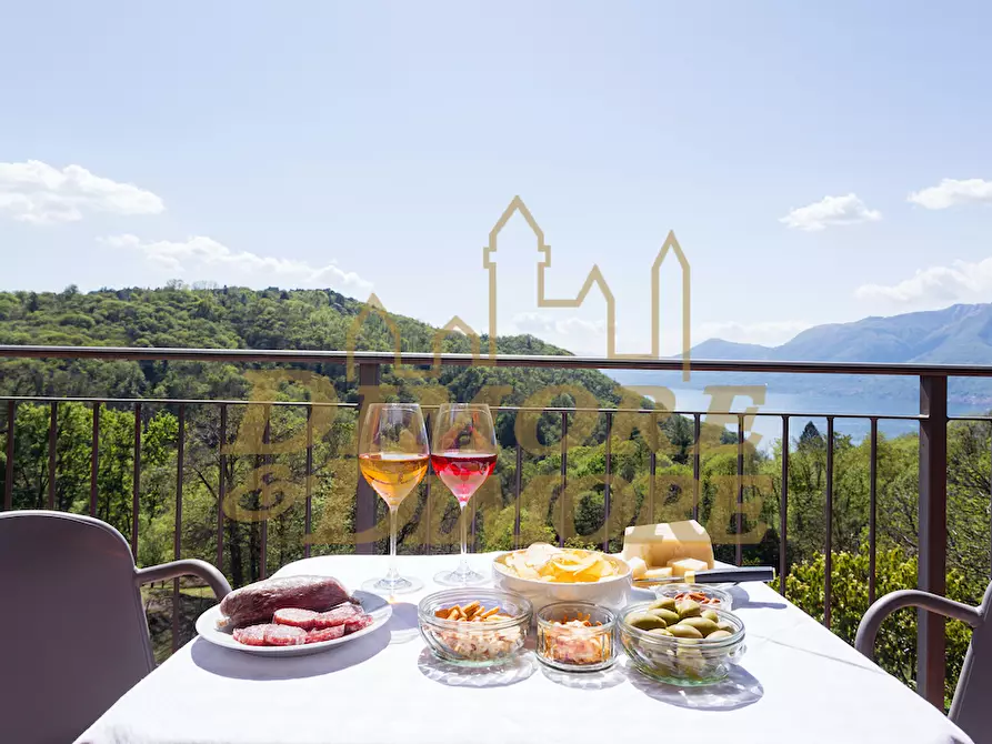 Immagine 2 di Villetta a schiera in vendita  a Luino