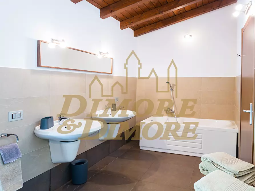 Immagine 13 di Villetta a schiera in vendita  a Luino