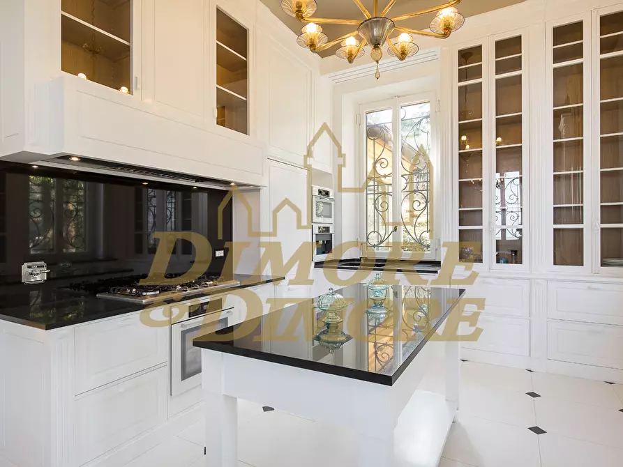 Immagine 18 di Villa in vendita  in via giuseppe verdi 5 a Stresa
