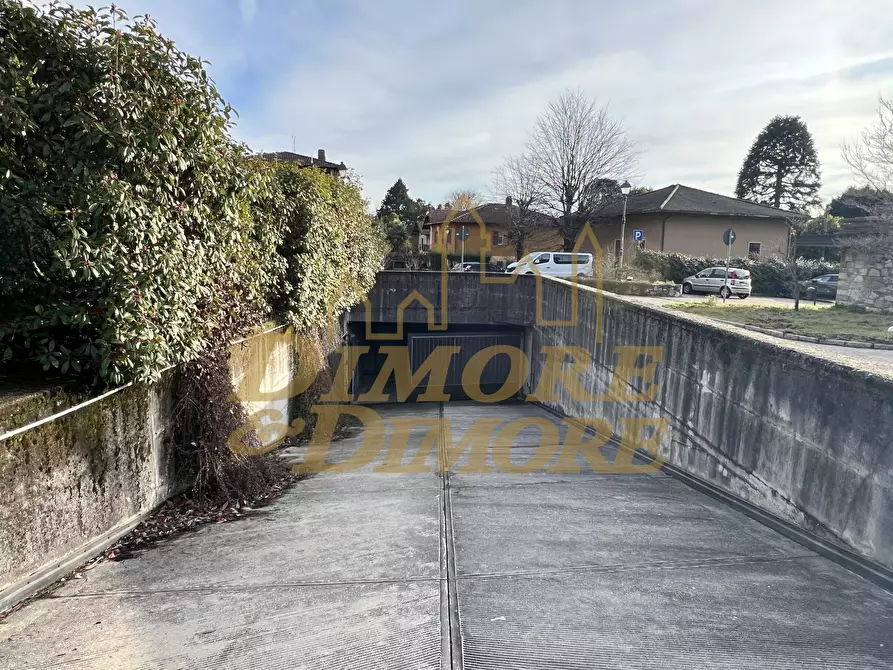 Immagine 4 di Garage in vendita  in Via Gualtiero Berti 18 a Maccagno Con Pino E Veddasca