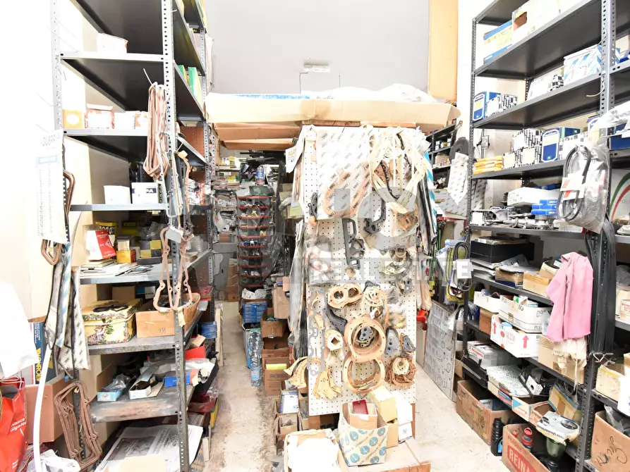 Immagine 26 di Locale commerciale in vendita  in Via g. Candido 1 a Lecce