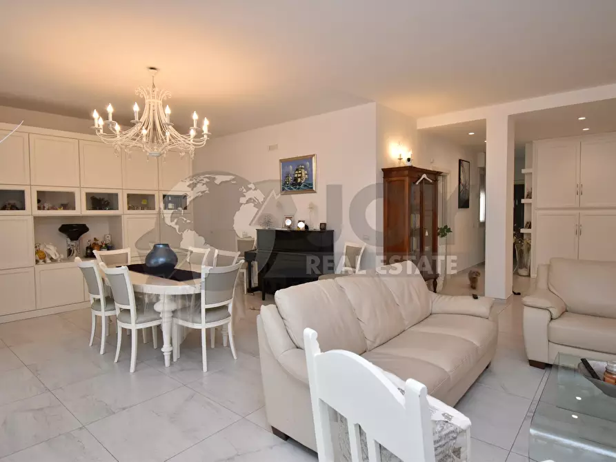 Immagine 3 di Appartamento in vendita  in Via Francesco Milizia 64 a Lecce