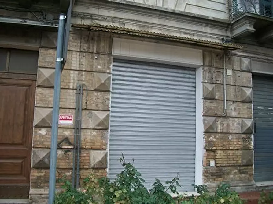 Immagine 18 di Locale commerciale in affitto  in PIAZZA GARIBALDI a Lanciano