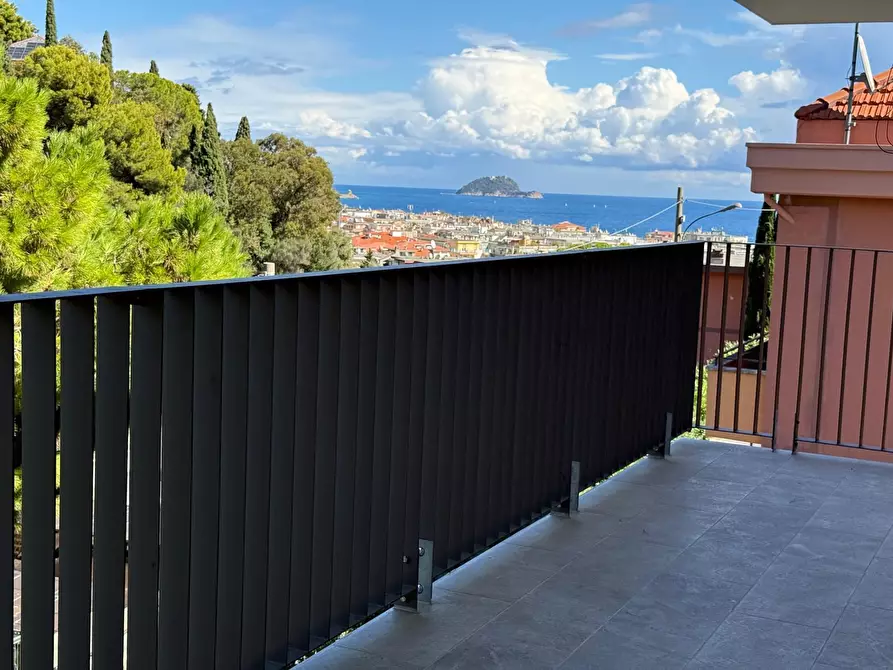 Immagine 9 di Trilocale in vendita  in Via Borri a Alassio