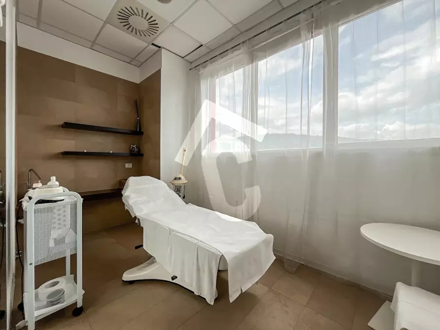 Immagine 23 di Attività commerciale in vendita  a Castelplanio