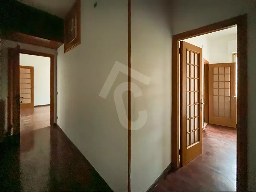 Immagine 8 di Pentalocale in vendita  a Jesi